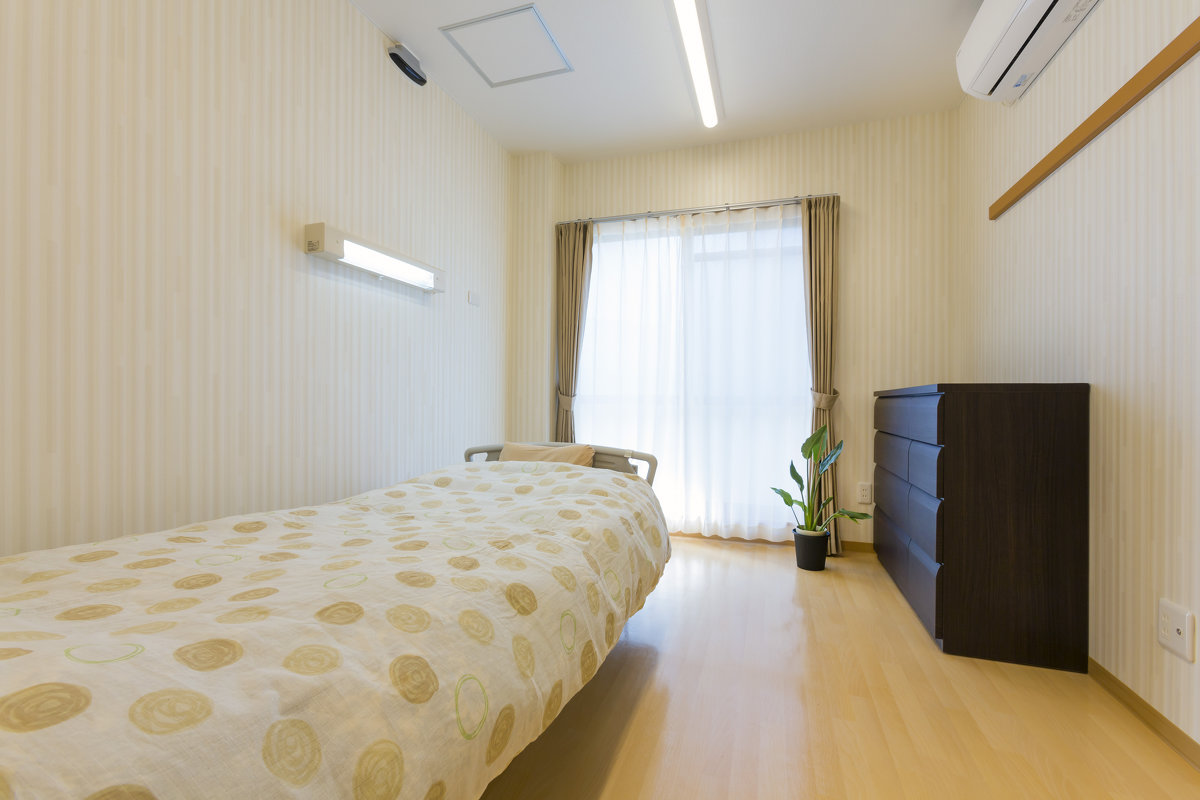 日当たりの良い居室は見守りセンサーシステム付きで安心。
